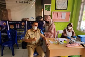 3.000 pelayan publik di Polewali Mandar divaksinasi COVID-19