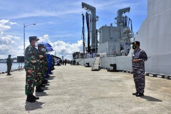 KRI Tarakan-905 melaksanakan operasi pengamanan laut di timur Indonesia
