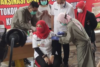 Wali Kota Bandarlampung terima vaksinasi COVID-19 tahap dua