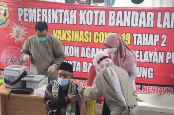 Dinkes Bandarlampung sebut lansia susah daftar datang ke puskesmas bawa KTP