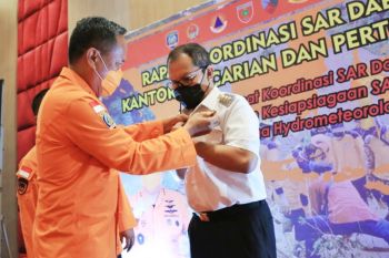Basarnas Sulsel anugerahi Wali Kota Makassar Bravet SAR Nasional