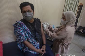 Pascavaksinasi COVID-19 tahap II, seorang pria dilarikan ke RS