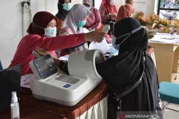 65 Nakes Padang Panjang jalani vaksinasi susulan