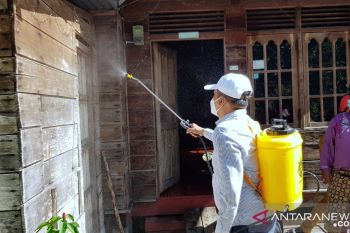 Bupati Meranti salurkan bantuan kepada keluarga pasien COVID-19