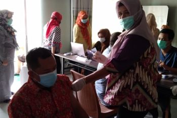 Anggota IJTI Lampung jalani vaksinasi COVID-19