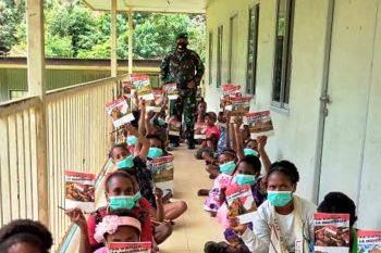 Satgas TNI berikan pelajaran wawasan kebangsaan siswa SDN Tsinga