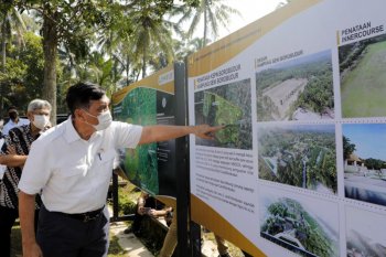 Luhut: Candi Borobudur kelebihan pengunjung