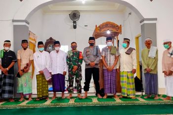 Sosialisasikan Kampung Sehat Jilid II, Kapolsub Sektor Kota Sumbawa gelar silaturahmi melalui Jumat Keliling