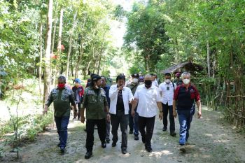 Pesisir Barat akan kembangkan wisata alam