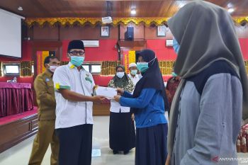 Baznas Pariaman salurkan Rp209 juta untuk beasiswa Satu Keluarga Satu Sarjana