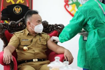 Gubernur dan kepala OPD Kalteng jalani vaksinasi COVID-19