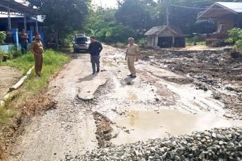 Dinas PUPR Barito Utara perbaiki Jalan Kandui-Majangkan