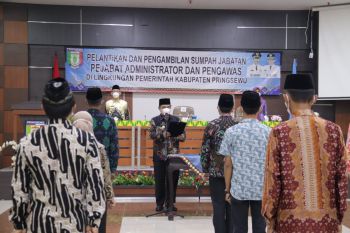 Sekda Pringsewu lantik 19 pejabat administratur dan pengawas