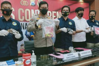 Polda Jatim amankan senpi rakitan saat bekuk pengedar narkoba asal Jombang