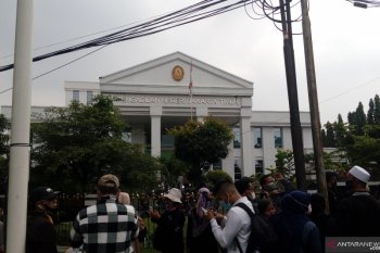 Massa simpatisan Rizieq padati depan PN  Jakarta Timur