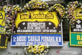 Kapolri hingga Ahok mengirim karangan bunga ke rumah duka Anton Medan