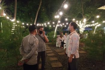 Sejumlah cafe dan tempat makan diminta patuhi prokes oleh Polisi