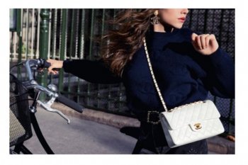 Iklan Chanel pamerkan tasnya yang ikonik
