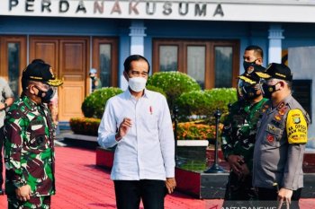 Presiden Joko Widodo tinjau pelaksanaan vaksinasi massal di Gianyar dan Denpasar