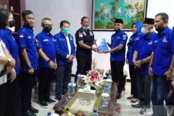 DPD Demokrat Sulteng sambangi Kemenkumham serahkan legalitas partai