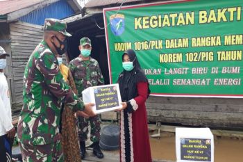 Kodim 1016/Plk salurkan bantuan kepada warga terdampak COVID-19