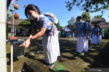 Ganjar cek persiapan pembelajaran tatap muka di  Salatiga