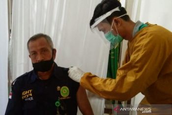 Pegawai dari empat instansi di Sinjai jalani vaksinasi COVID-19
