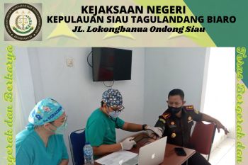 Jajaran Kejari Sitaro jalani vaksinasi COVID-19