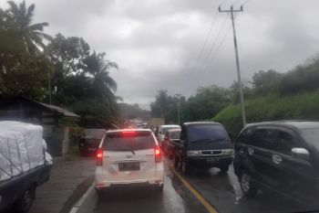 Jembatan rusak picu kemacetan panjang di jalur Padang-Bukittinggi