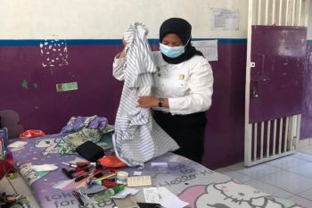 Petugas Lapas Perempuan temui pakaian dan alat kosmetik yang berlebihan