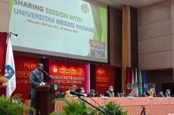 Wagub Sumbar bagikan kisah suksesnya kepada wisudawan UNP