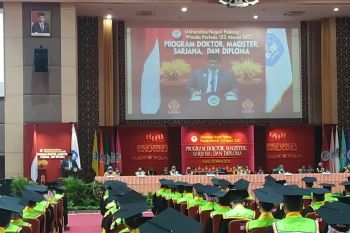 Bupati Padang Pariaman beri orasi ilmiah di wisuda UNP