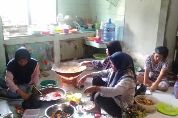 Promosikan usahanya di medsos,  pedagang nasi rumahan di Pariaman   raih omset jutaan rupiah