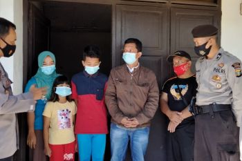 Polisi evakuasi satu keluarga diduga korban penyekapan di PT SIP