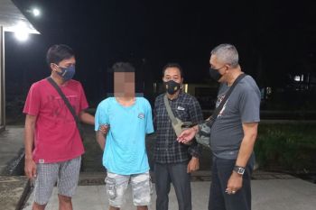 Buronan perampokan sadis di Kopang Loteng akhirnya tertangkap tengah nongkrong di pinggir jalan