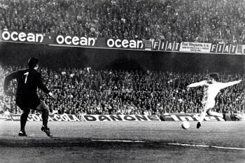 'Hotshot Lorimer sang legenda Leeds United meninggal dunia di usia 74 tahun
