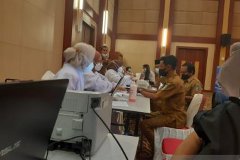 Vaksinasi  untuk imam masjid  di Kepri sebelum Ramadhan