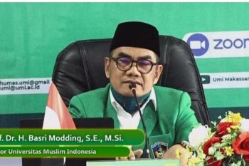 Rektor UMI Makassar berikan 'reward' bagi dosen dan mahasiswa berprestasi