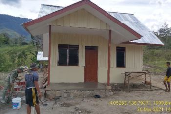 Satgas TMMD Kodim Jayawijaya tetap semangat rampungkan bangunan rumah warga