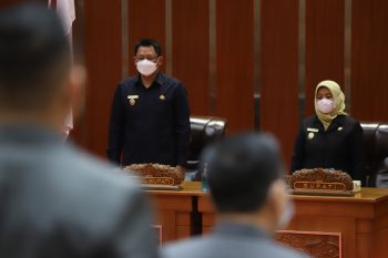Bupati Sleman menyerahkan nota keuangan pertanggungjawaban APBD 2020