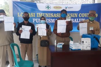 31 guru di kaki Gunung Rinjani divaksin