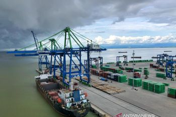Pelindo IV investasi Rp792 miliar untuk tambah peralatan operasional