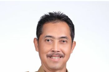 Plh Bupati Pesisir Barat ajak masyarakat bersatu lawan COVID-19