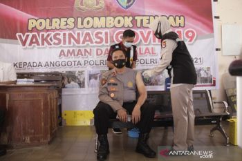Personel Polres Loteng kembali divaksin tahap dua