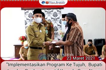 Bupati Lampung Barat serahkan 221 insentif kepada guru ngaji dan imam masjid