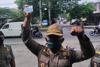 KTP dirampas saat razia prokes, Dekan FH UGR laporkan Satpol PP NTB ke Ombudsman