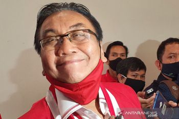 Ganjar Pranowo dan Bambang pacul bersalaman sebelum Rakernas PDI Perjuangan