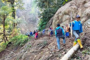 Desa terisolir di Mamuju mulai dilintasi kendaraan roda dua