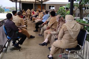 Vaksinasi guru dan staf pendukung jadi syarat mutlak pembelajaran tatap muka
