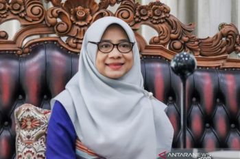 Dekranasda mengenalkan tenun khas NTB di "Pesona Lombok Mendunia"